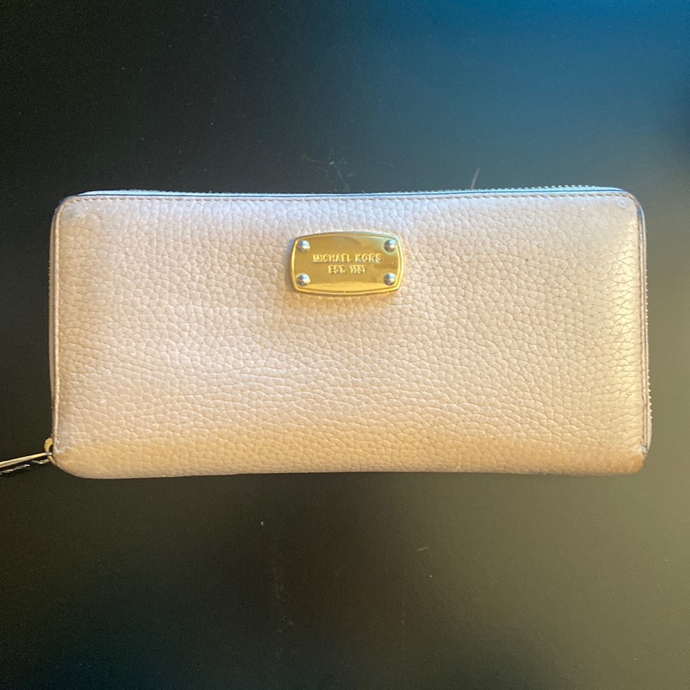 Michael Kors Jet Set Travel Zip Around Wallet